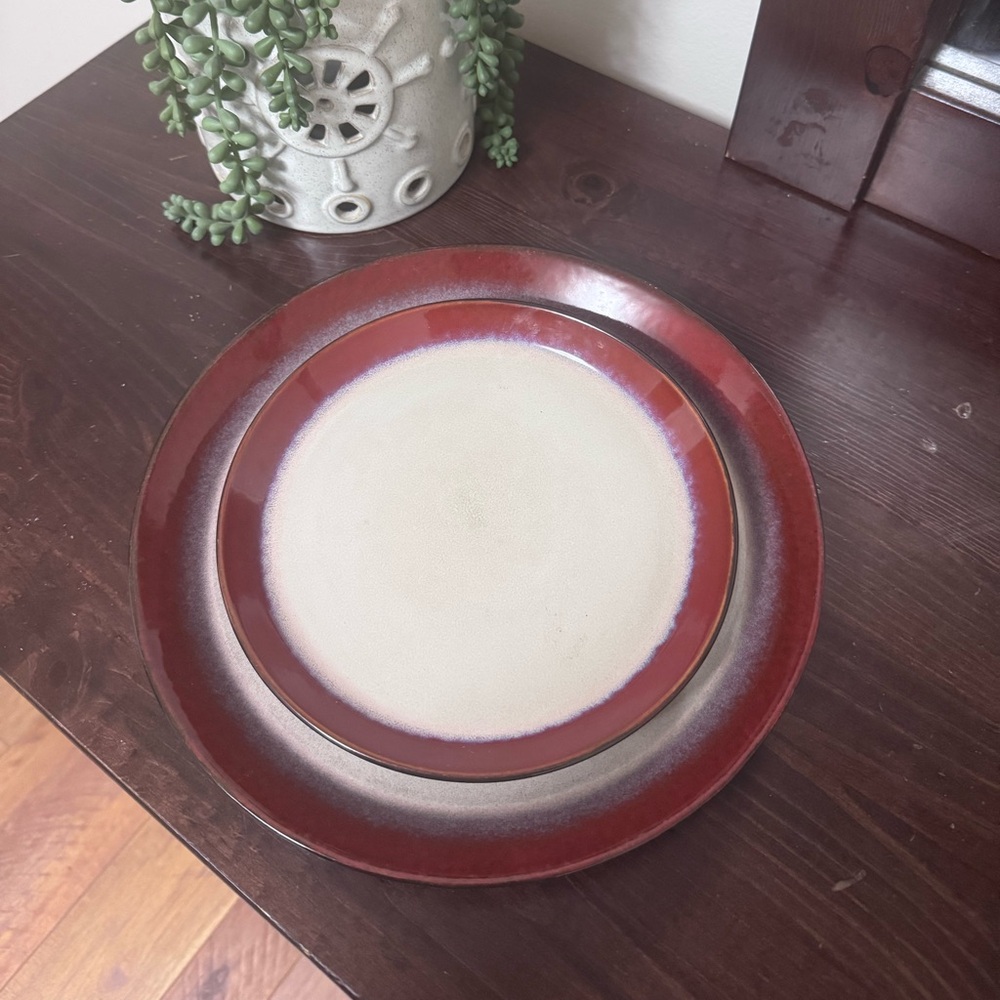 Pfaltzgraff Aria Red Dinnerware set 2 pieces. Dinner plate and salad plate